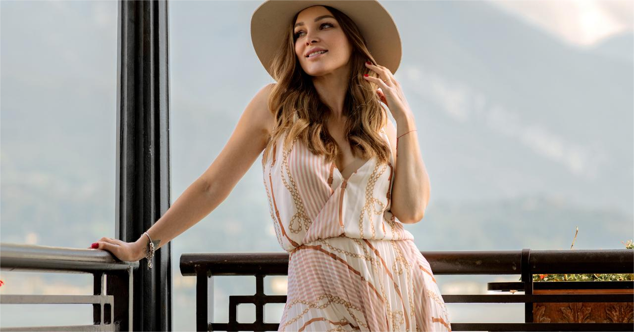 Negozio al dettaglio Zara || H&M || ONLY -Negozio al dettaglio Zara || H&M || ONLY stylish woman